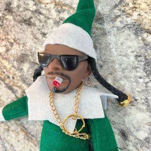 NWT Green Snoop Dogg Resin & fabric doll Doll  - Green Christmas elf on shelve